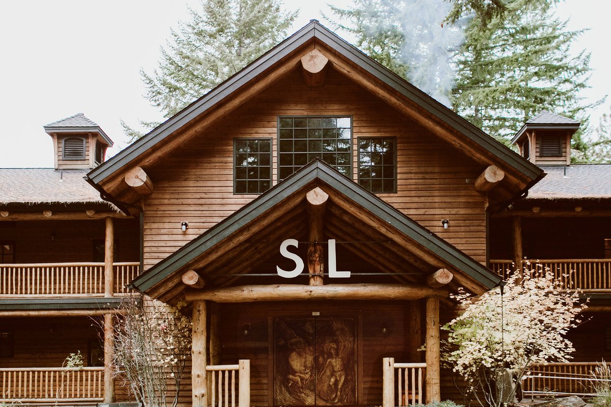 The Suttle Lodge & Boathouse